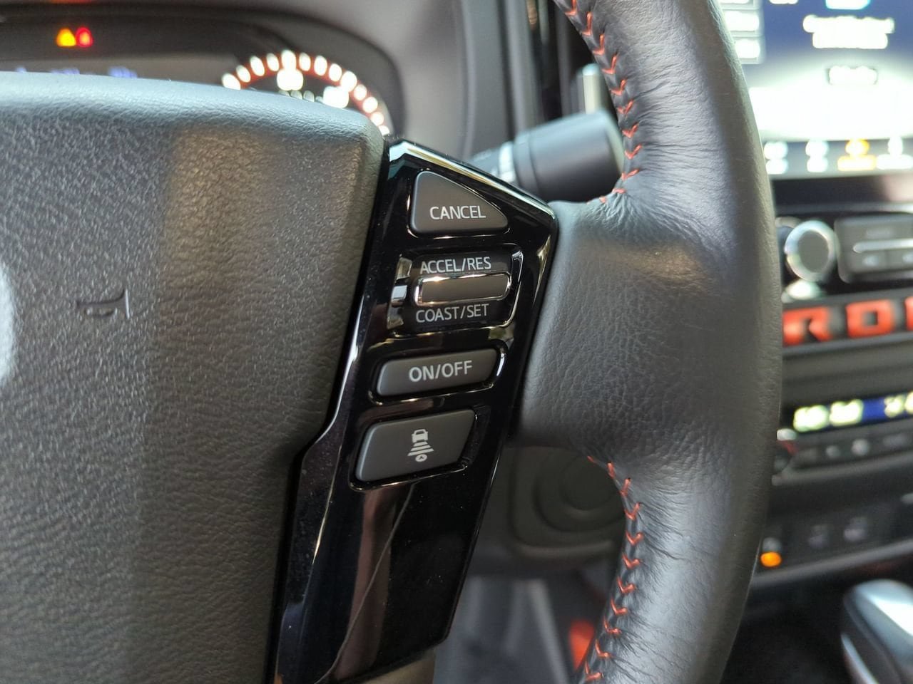 Used 2025 Nissan Frontier Pro-X RWD image 11