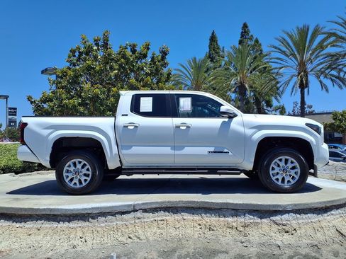 Used 2025 Toyota Tacoma SR5 RWD image 5