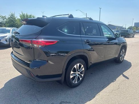 Used 2022 Toyota Highlander XLE AWD/4WD image 10