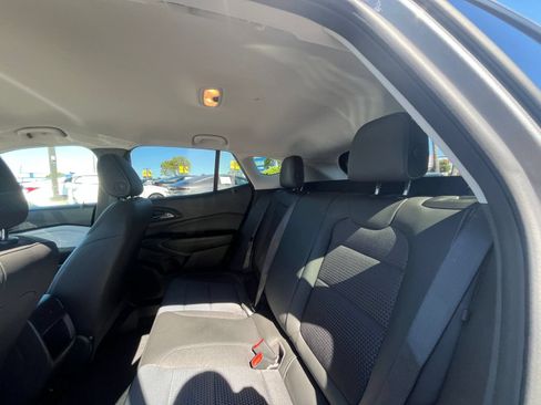 Used 2025 Chevrolet Trax LT w/ LT Convenience Package FWD image 27