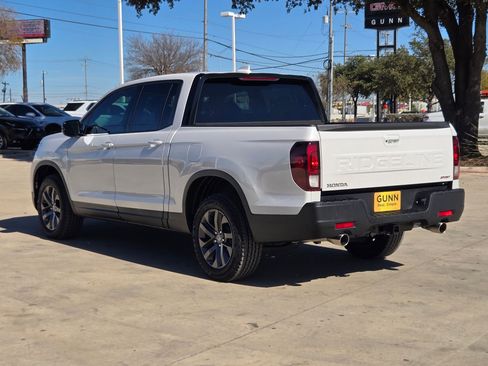 Used 2025 Honda Ridgeline Sport image 5