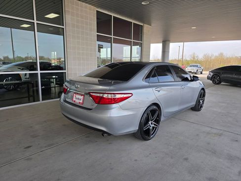 Used 2017 Toyota Camry LE image 6