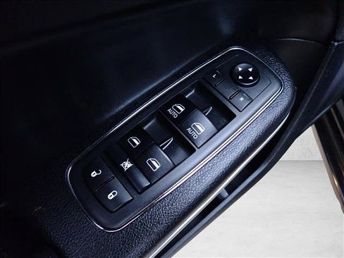 Used 2019 Chrysler 300 S AWD/4WD image 12
