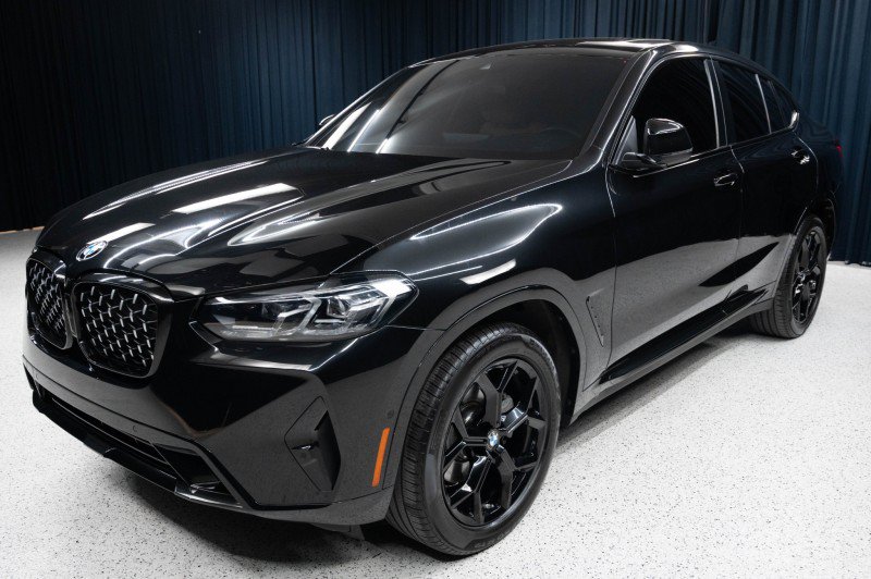 Used 2024 BMW X4 xDrive30i w/ Premium Package AWD/4WD image 1