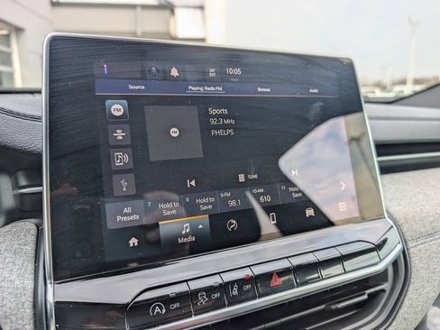 Used 2024 Jeep Compass Latitude image 23