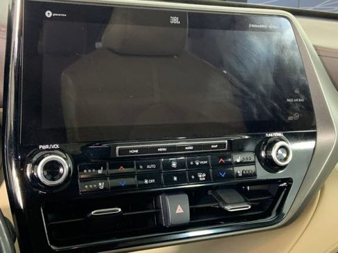 Used 2021 Toyota Highlander Limited FWD image 27