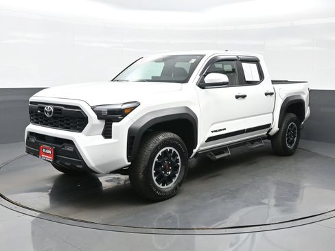 Used 2024 Toyota Tacoma TRD Off-Road w/ TRD Off Road Upgrade Package AWD/4WD image 2