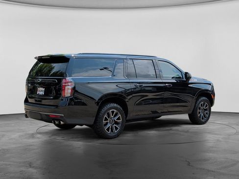 Used 2022 Chevrolet Suburban Z71 w/ Z71 Off-Road Package AWD/4WD image 7