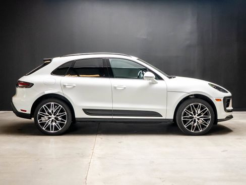Certified 2026 Porsche Macan AWD/4WD image 8