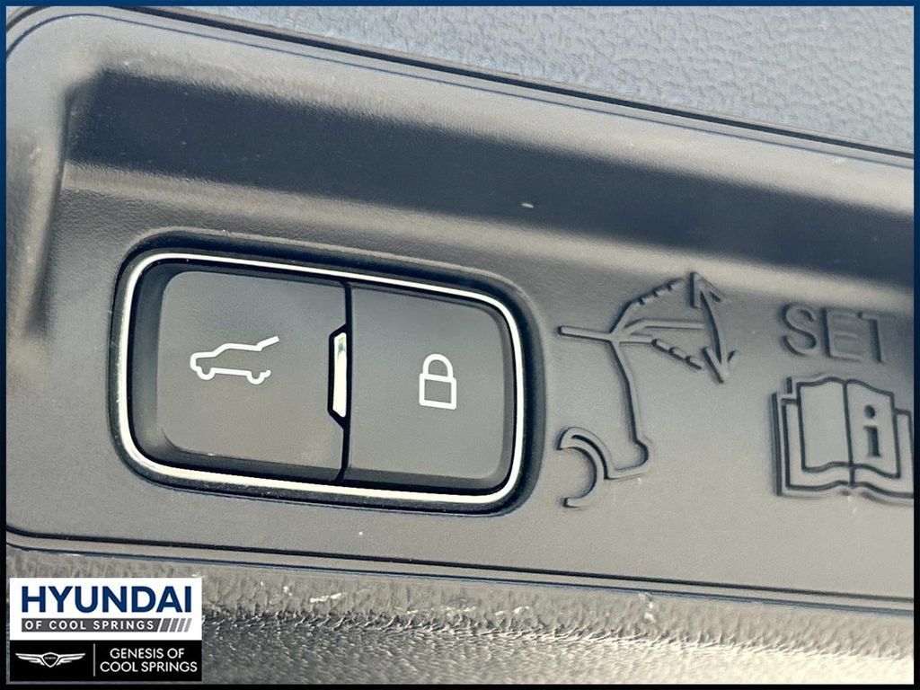 Used 2022 Ford Explorer Limited w/ Equipment Group 301A RWD image 15