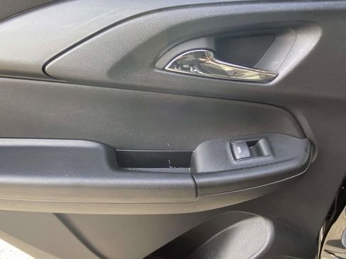 Used 2023 Chevrolet TrailBlazer LT w/ Convenience Package image 11