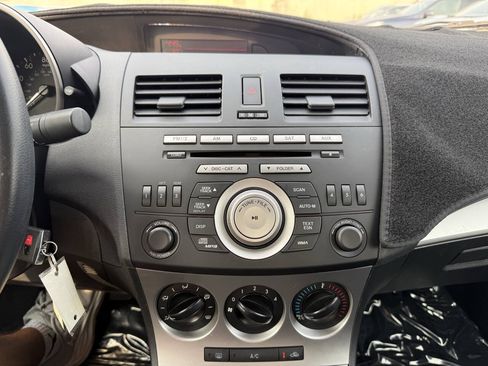 Used 2010 MAZDA MAZDA3 i Touring FWD image 18