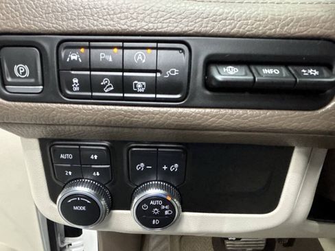Used 2022 GMC Yukon Denali AWD/4WD image 20