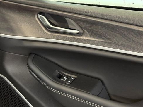 New 2025 Jeep Grand Cherokee Limited w/ Luxury Tech Group II image 12