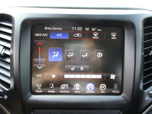 Used 2018 Jeep Cherokee Latitude FWD image 19