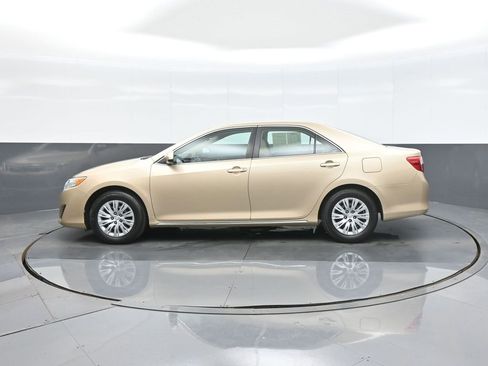 Used 2012 Toyota Camry LE image 4