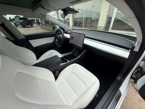 Used 2020 Tesla Model 3 Standard Range Plus RWD image 14