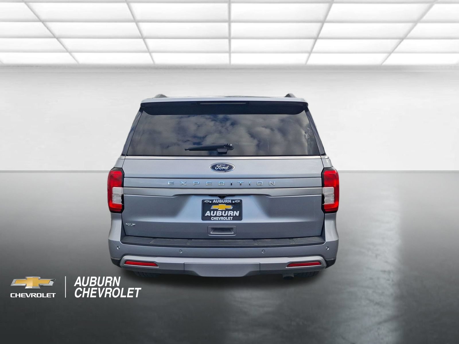Used 2024 Ford Expedition XLT AWD/4WD image 4