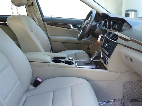 Used 2013 Mercedes-Benz C 250 Luxury image 16