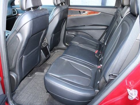 Used 2019 Lincoln Nautilus Select image 5