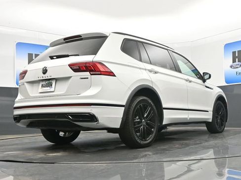 Used 2022 Volkswagen Tiguan SE R-Line image 23