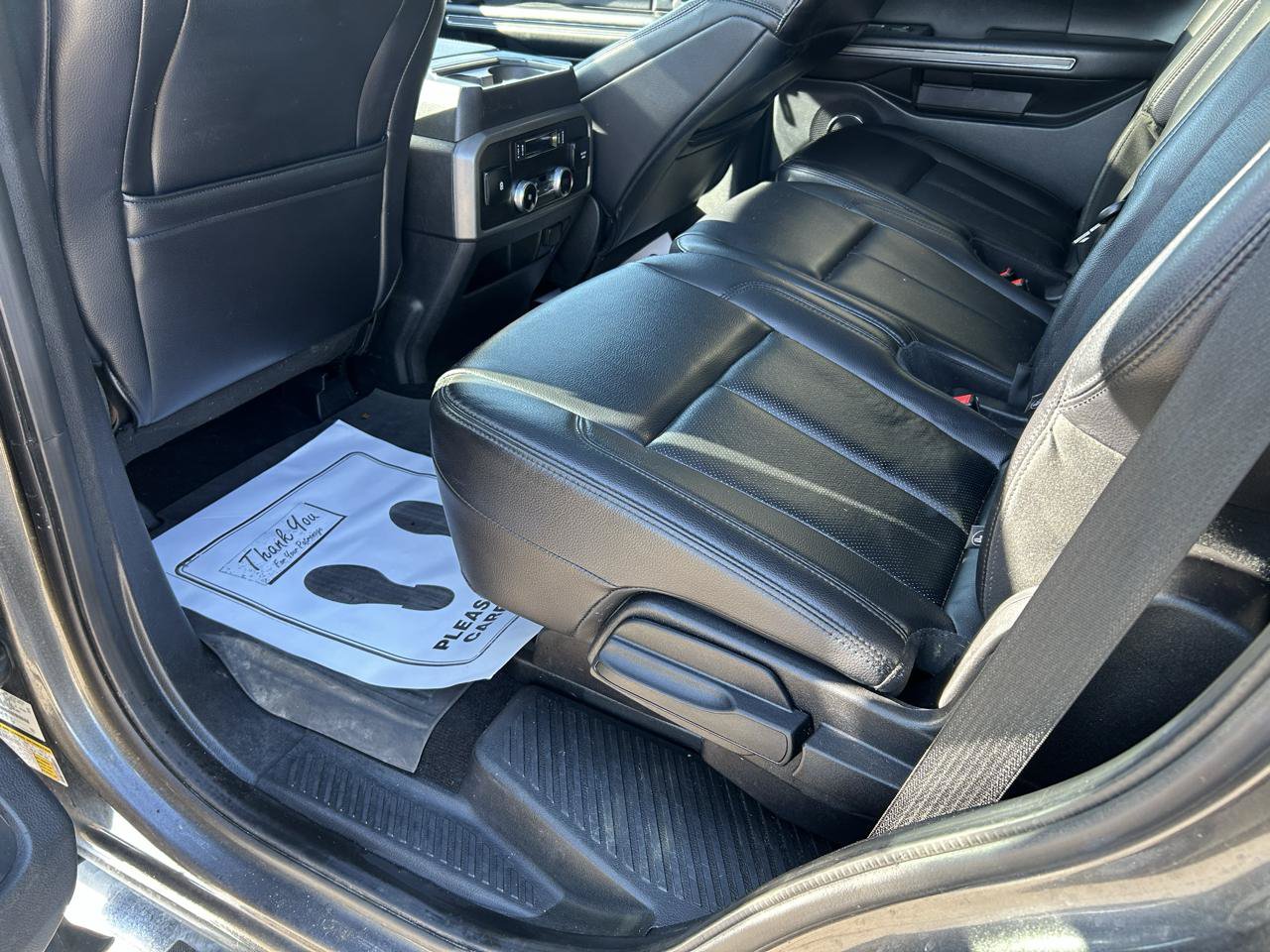 Used 2019 Ford Expedition XLT w/ Equipment Group 202A AWD/4WD image 9
