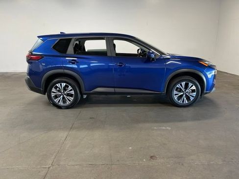 Used 2023 Nissan Rogue SV FWD image 2
