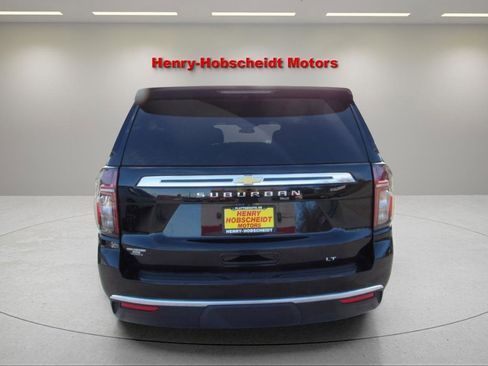 Used 2024 Chevrolet Suburban LT image 3