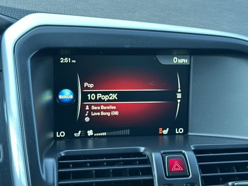 Used 2016 Volvo XC60 T5 Premier w/ Proximity Package image 18