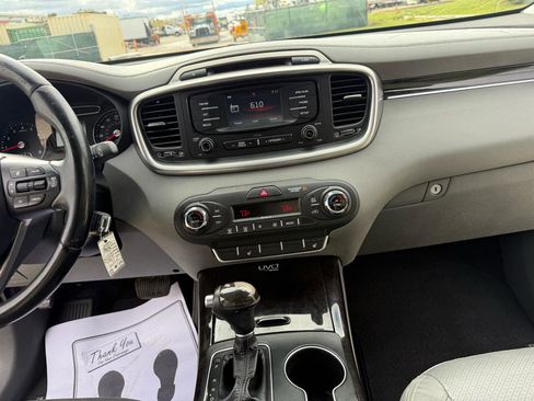 Used 2016 Kia Sorento EX FWD image 29
