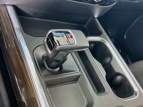 Used 2022 Chevrolet Silverado 1500 LT Trail Boss w/ Convenience Package II AWD/4WD image 17