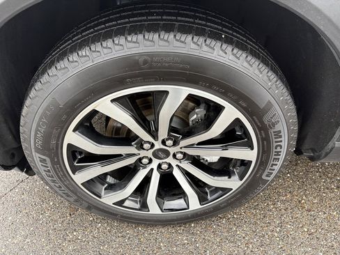 Used 2025 Ford Explorer ST-Line image 12