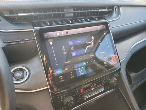 Certified 2022 Jeep Grand Cherokee Limited image 17