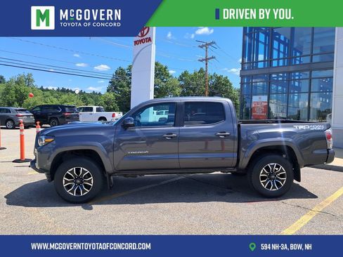 Used 2023 Toyota Tacoma TRD Sport w/ Technology Package AWD/4WD image 2