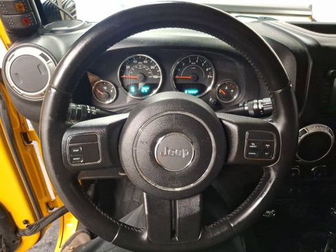 Used 2015 Jeep Wrangler Unlimited Rubicon image 21