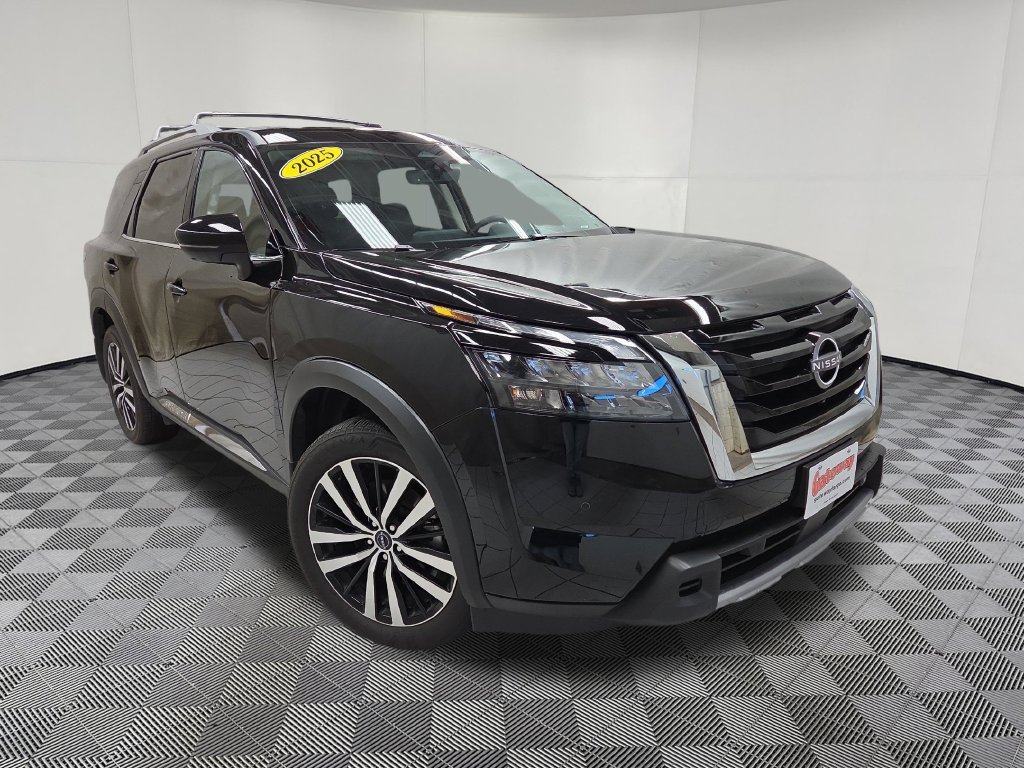 Used 2025 Nissan Pathfinder Platinum AWD/4WD image 3