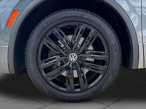 Used 2022 Volkswagen Tiguan SE R-Line FWD image 10