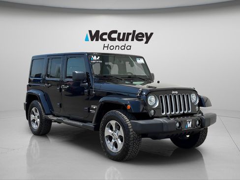 Used 2018 Jeep Wrangler Unlimited Sahara w/ Connectivity Group AWD/4WD image 1