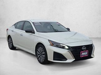 Used 2025 Nissan Altima 2.5 SV FWD video 3