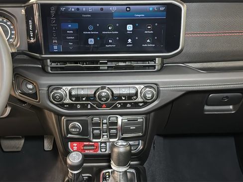 Used 2024 Jeep Wrangler Unlimited Rubicon w/ Technology Group image 18