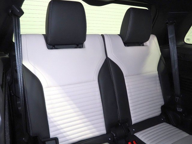 Used 2024 Land Rover Discovery Dynamic SE AWD/4WD image 17