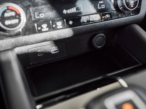 Used 2023 Mitsubishi Outlander SE image 44