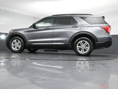 Certified 2022 Ford Explorer XLT w/ Class IV Trailer Tow Package AWD/4WD image 40