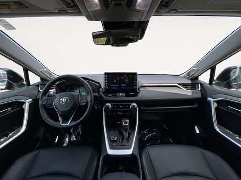 Used 2022 Toyota RAV4 XLE Premium image 14