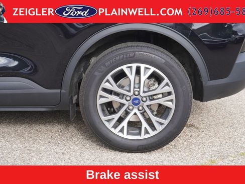 Used 2022 Ford Escape SEL w/ Equipment Group 302A AWD/4WD image 9