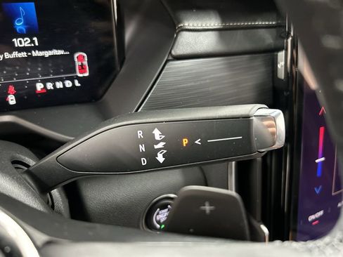 Certified 2024 GMC Acadia Elevation w/ Luxury Package image 17