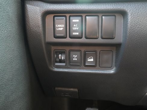 Used 2021 Nissan Titan PRO-4X w/ Pro-4x Convenience Package AWD/4WD image 16