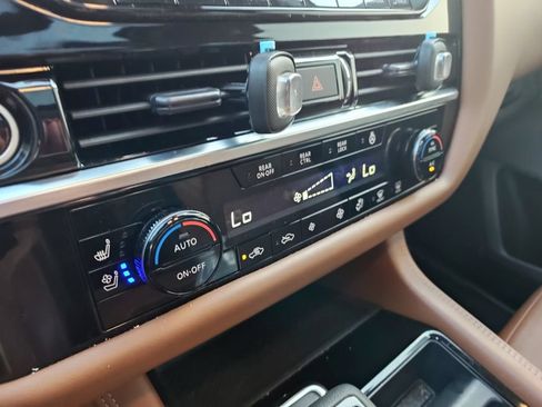 Used 2024 Nissan Pathfinder Platinum AWD/4WD image 12
