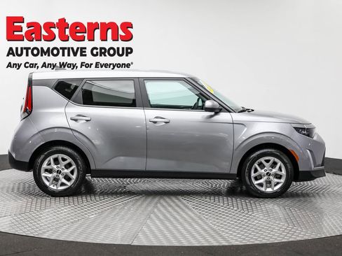 Used 2023 Kia Soul LX w/ Option Group 015 image 4