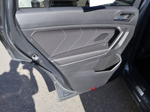 Used 2023 Volkswagen Tiguan SE R-Line image 31